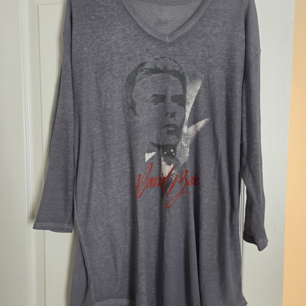Gray Graphic V-Neck Men's Shirt with Red Script